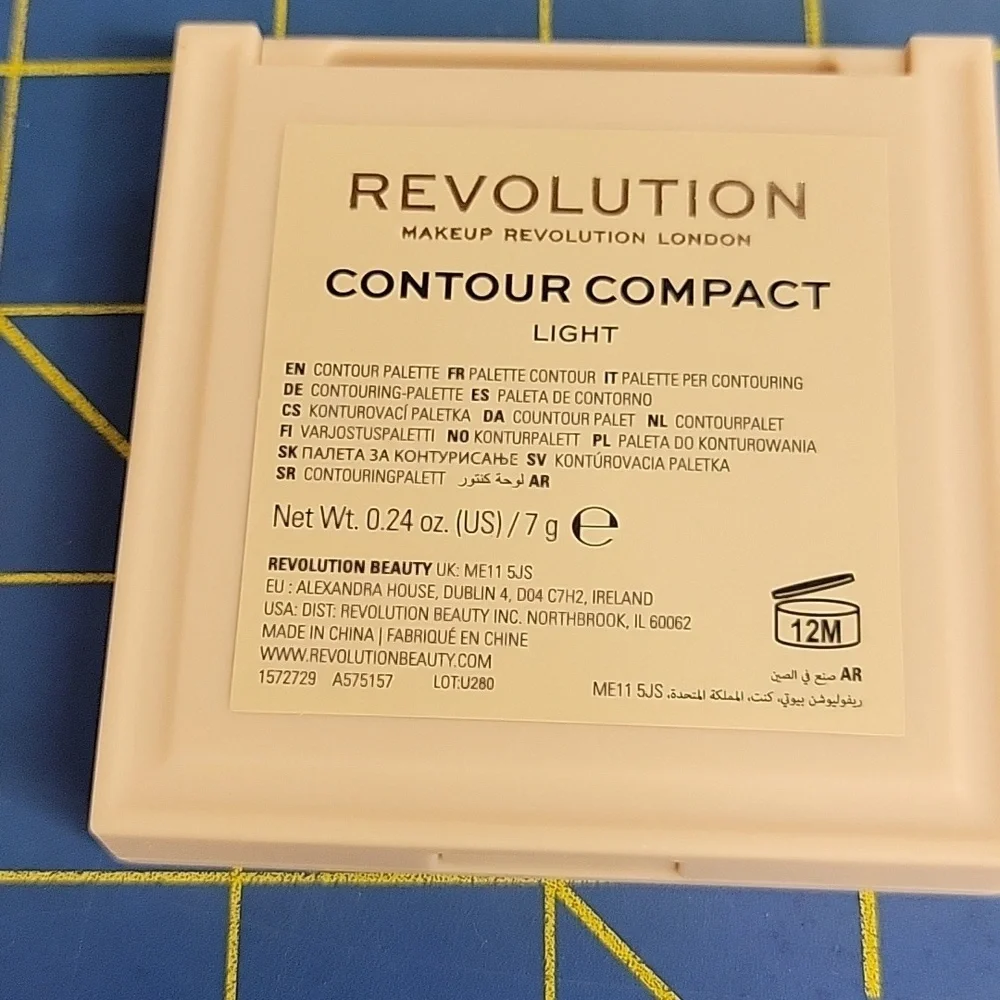 Makeup Revolution Contour Powder Compact New In Box - Light
